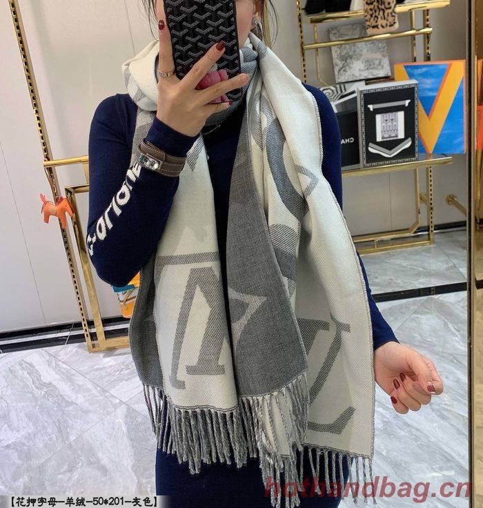 Louis Vuitton Scarf LV00147